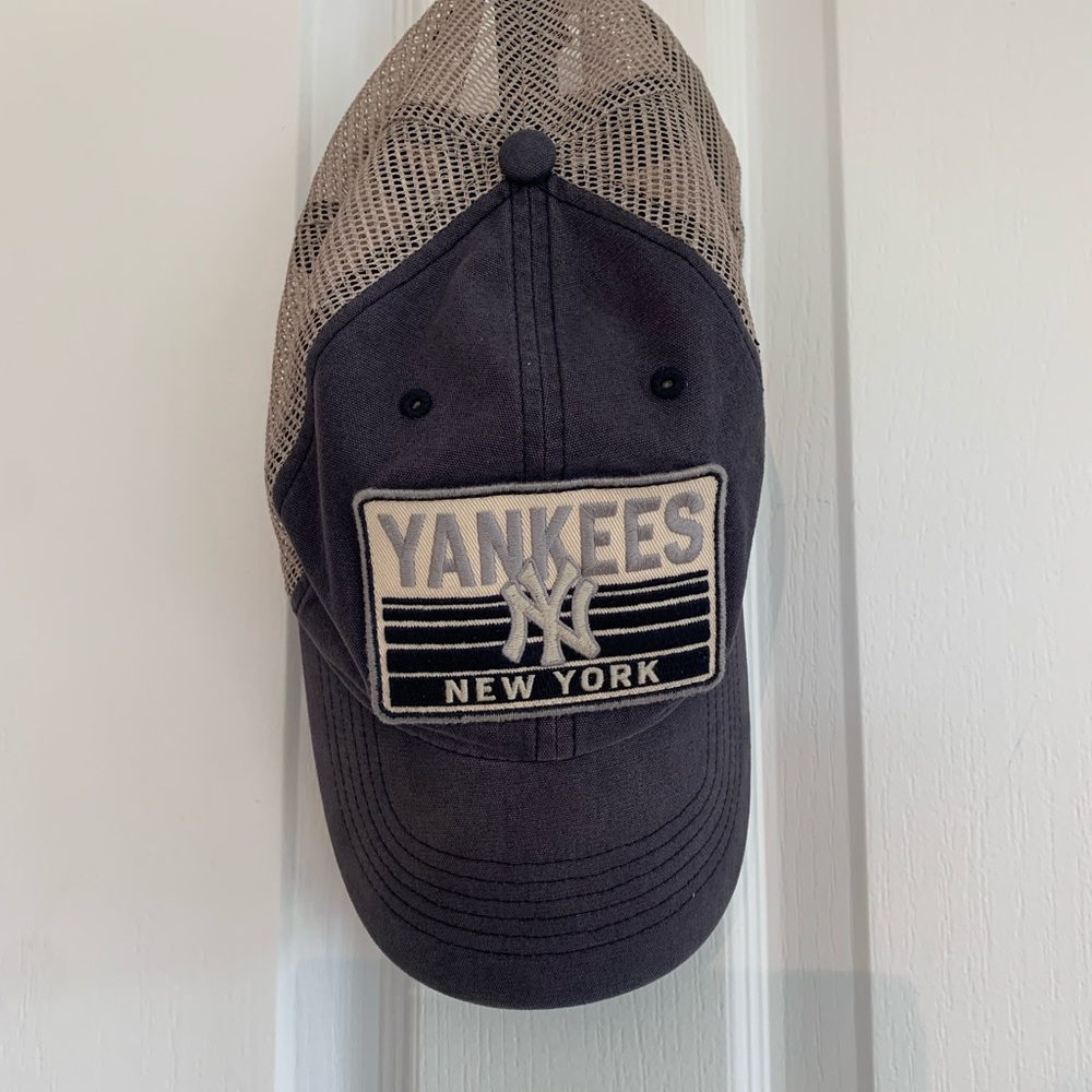 🍄3/29🍄Tan and Blue Yankees Cap